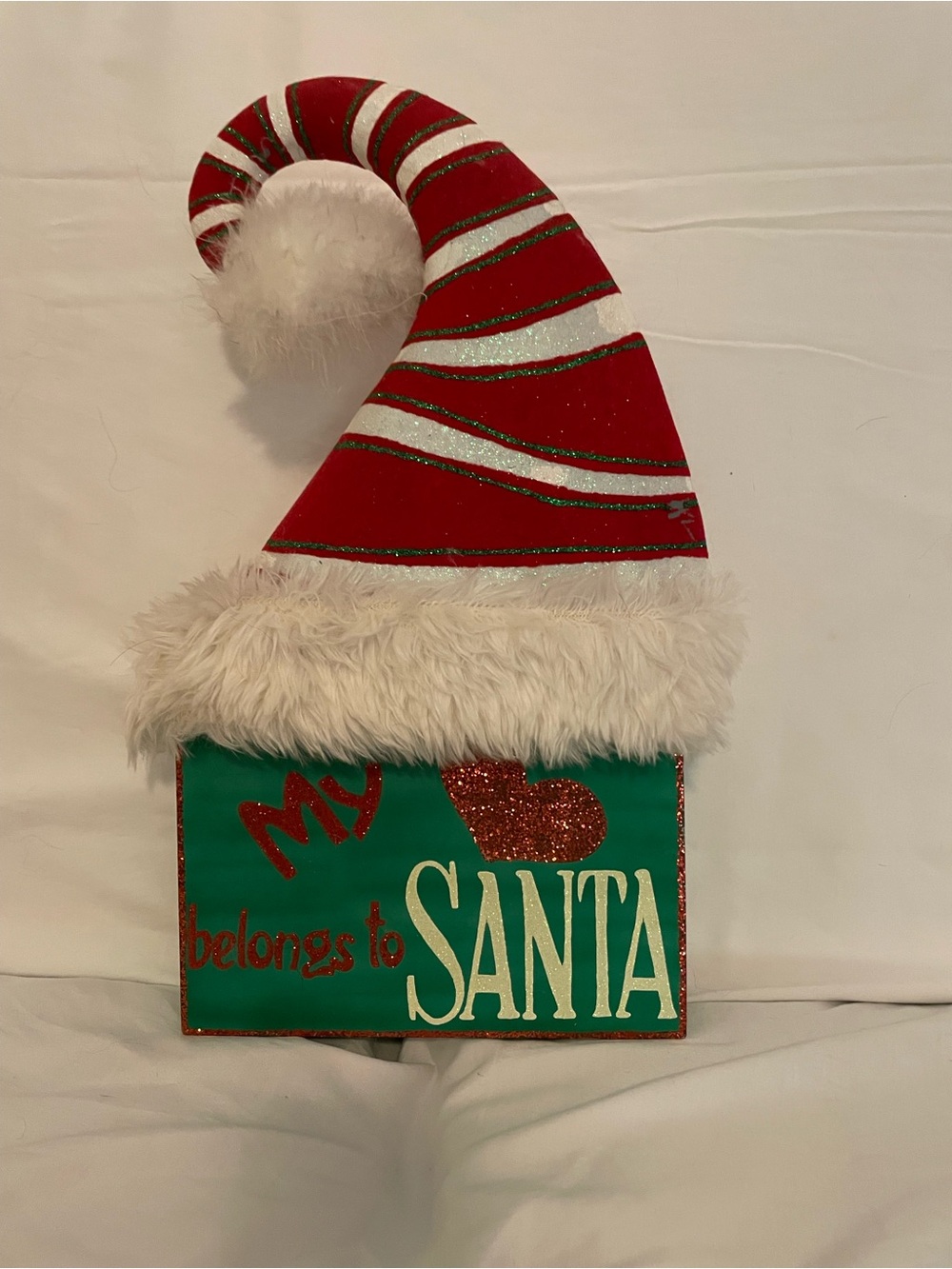Pier 1 Red and Green 'My Heart Belongs to Santa' Holiday shelf Sign